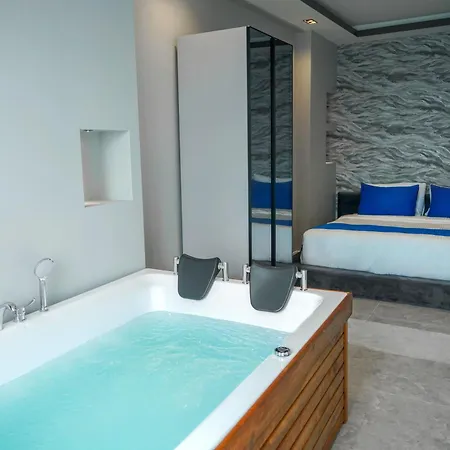 Appart hôtel Four Views &