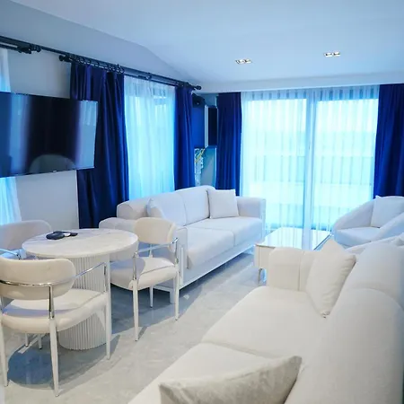 Apart-hotel Four Views & *