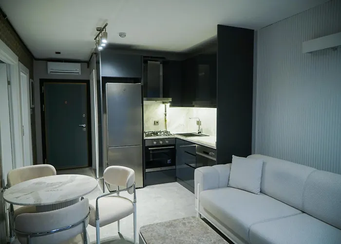 Aparthotel Four Views & *