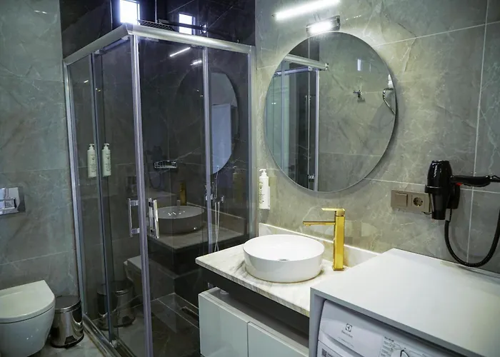 Aparthotel Four Views & *