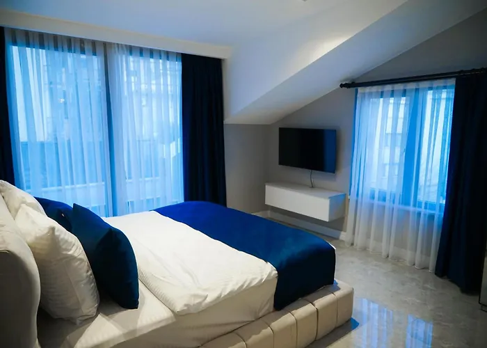 Aparthotel Four Views &