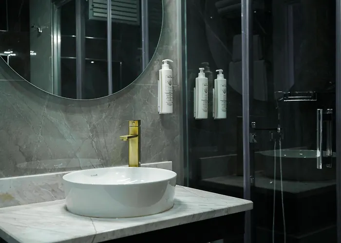 Aparthotel Four Views & *