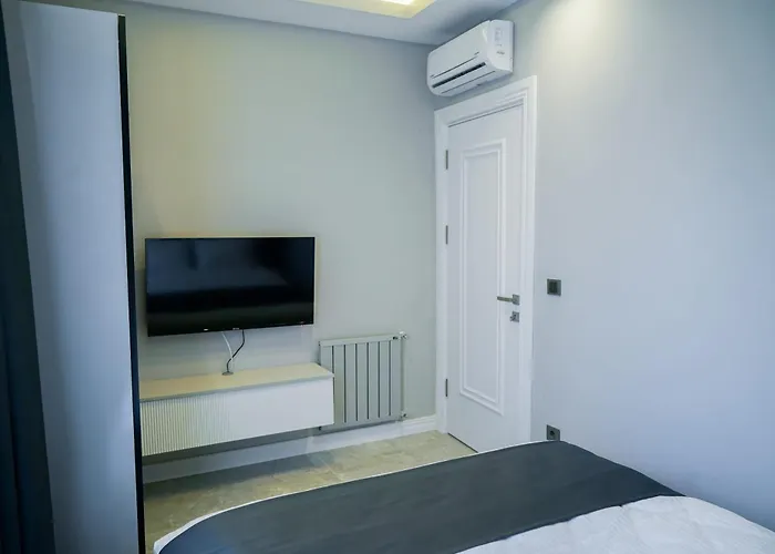 Aparthotel Four Views & *