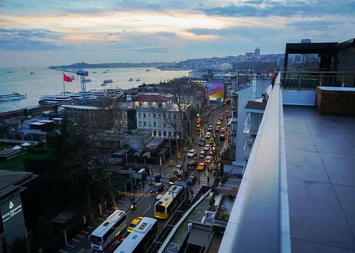 Aparthotel Four Views &