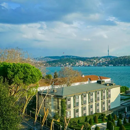 Apartmanhotel Four Views & *