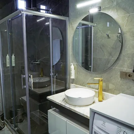 Apartmanhotel Four Views & *
