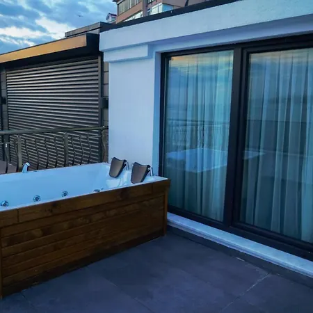 Apartmanhotel Four Views &