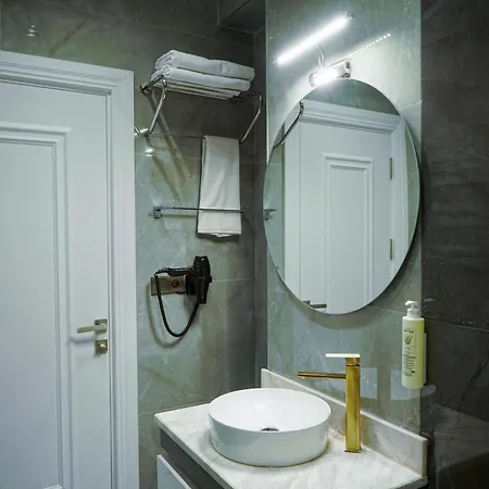 Apartmanhotel Four Views & *