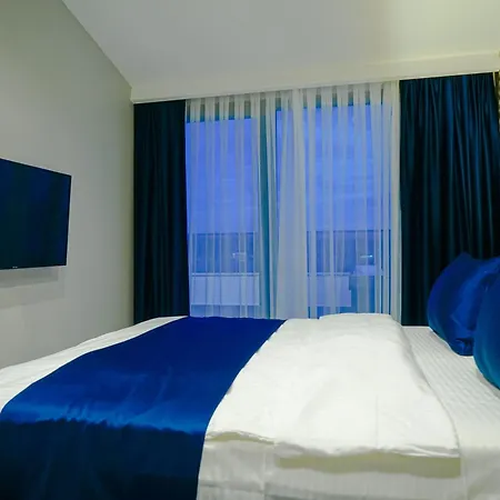 Apartmanhotel Four Views & *