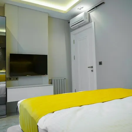 Four Views & Apartmanhotel