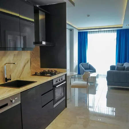 Apartmanhotel Four Views & *