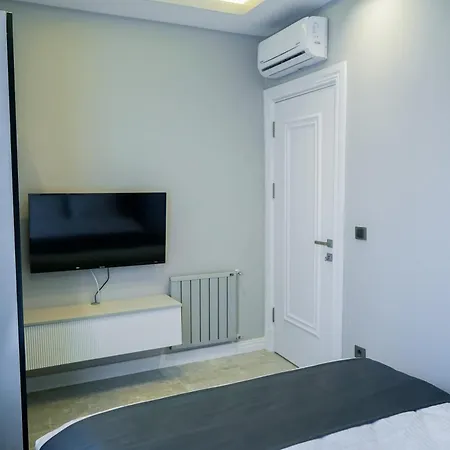 Apartmanhotel Four Views & *